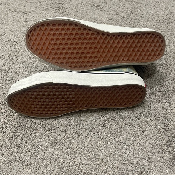 NWOT Vans High-Top Sneakers in Blue Acid Wash with Skull - Picture 5 of 6